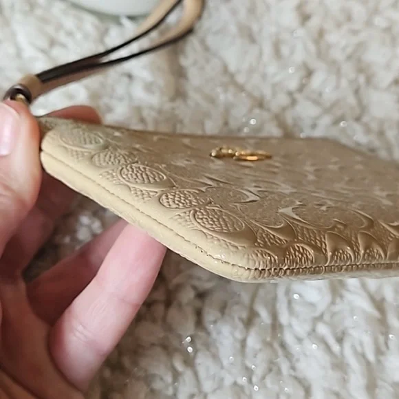 Coach Cream Wristlet Clutch - Picture 4 of 8